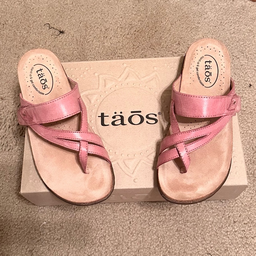 Taos brand new leather slip on sandals, size 7